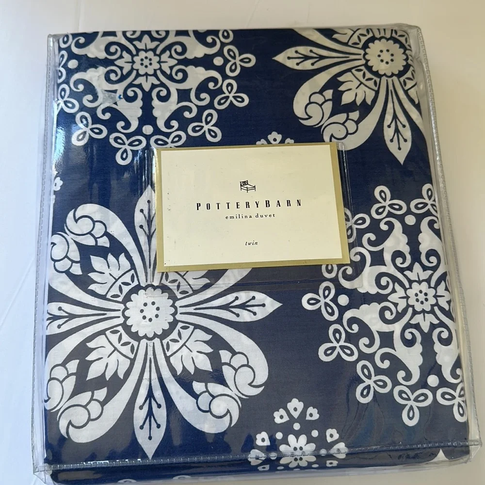 Pottery Barn Emilina Duvet twin with standard sham